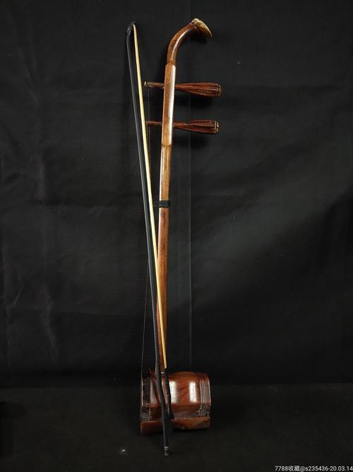 民国时期黄花梨木质乐器"二胡"皮克老辣,木质纹理清晰,做工精致,蟒皮